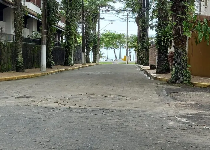 a 100 m da Praia Grande Ubatuba